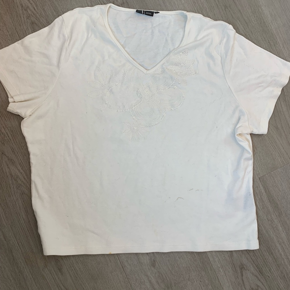 White embroidered short Sleeve Tee with V neck